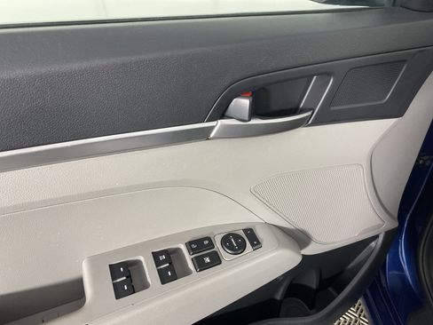Used 2020 Hyundai Elantra SE FWD image 14