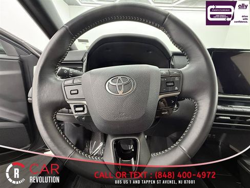 Used 2025 Toyota Camry SE FWD image 12