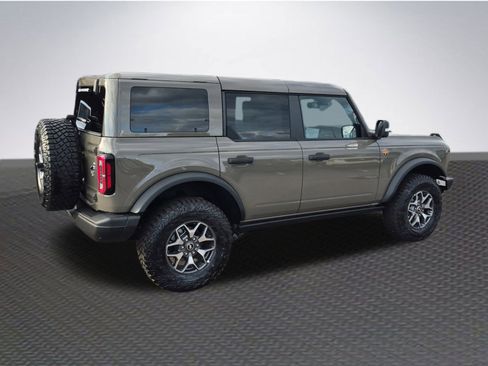 New 2025 Ford Bronco Badlands image 4