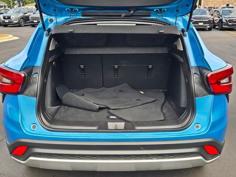 Certified 2025 Chevrolet Trax LT FWD image 13