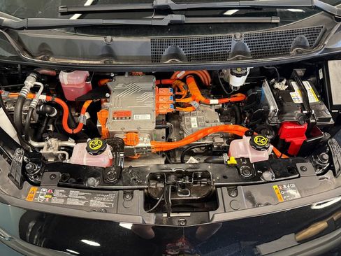 Used 2023 Chevrolet Bolt LT w/ Infotainment Package FWD image 24