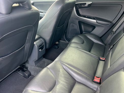 Used 2015 Volvo XC60 T5 image 9
