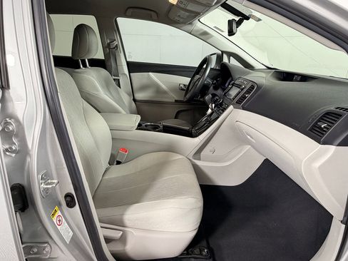 Used 2013 Toyota Venza LE w/ LE Convenience Pkg image 29
