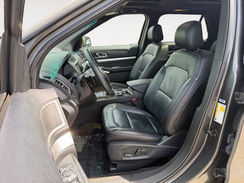 Used 2017 Ford Explorer XLT w/ Equipment Group 202A AWD/4WD image 6