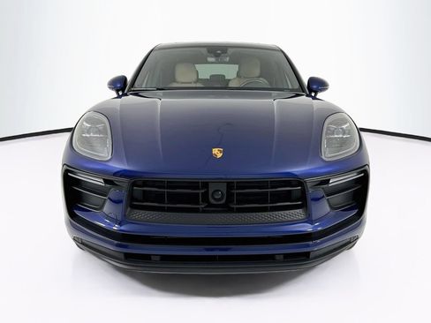 Certified 2025 Porsche Macan AWD/4WD image 10