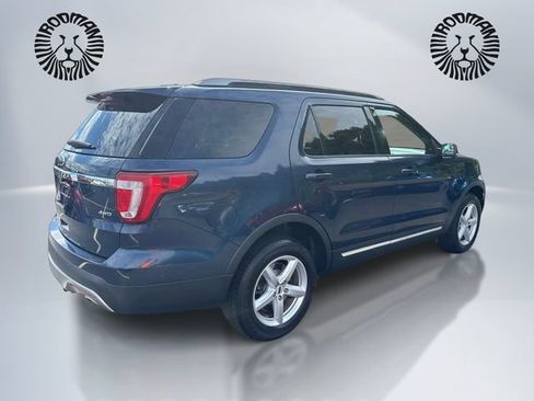 Used 2017 Ford Explorer XLT w/ Equipment Group 202A AWD/4WD image 6