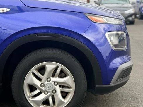 Used 2021 Hyundai Venue SE image 4