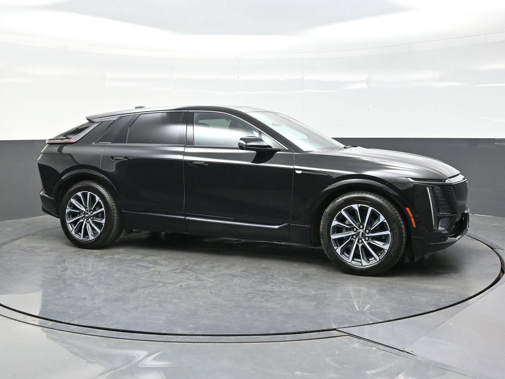 Certified 2025 Cadillac Lyriq Luxury AWD/4WD image 8