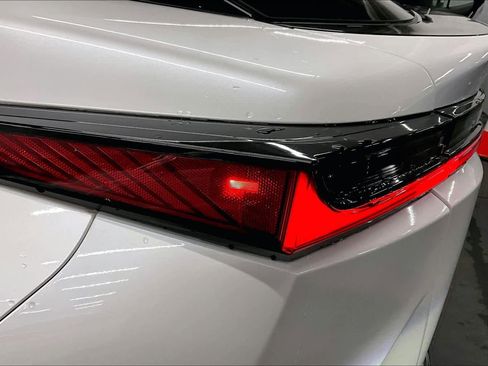 Used 2024 Lexus RZ 300e Premium image 28