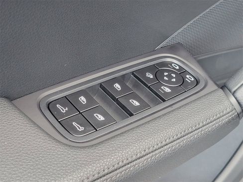 Used 2025 Porsche Cayenne image 21