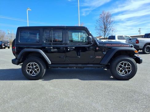 Used 2024 Jeep Wrangler Rubicon image 3
