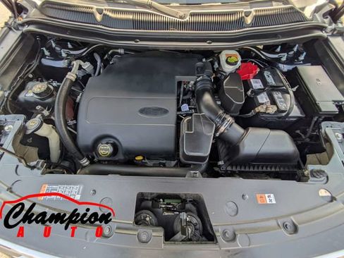 Used 2017 Ford Explorer XLT FWD image 16