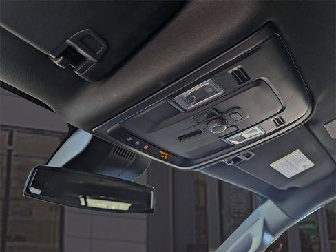 Used 2025 GMC Yukon Denali image 35