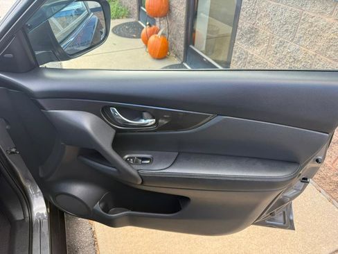 Used 2019 Nissan Rogue SV w/ Sun & Sound Touring Package image 29