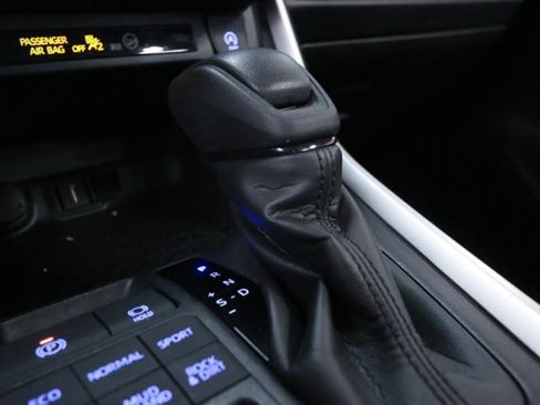 Used 2021 Toyota RAV4 XLE AWD/4WD image 20
