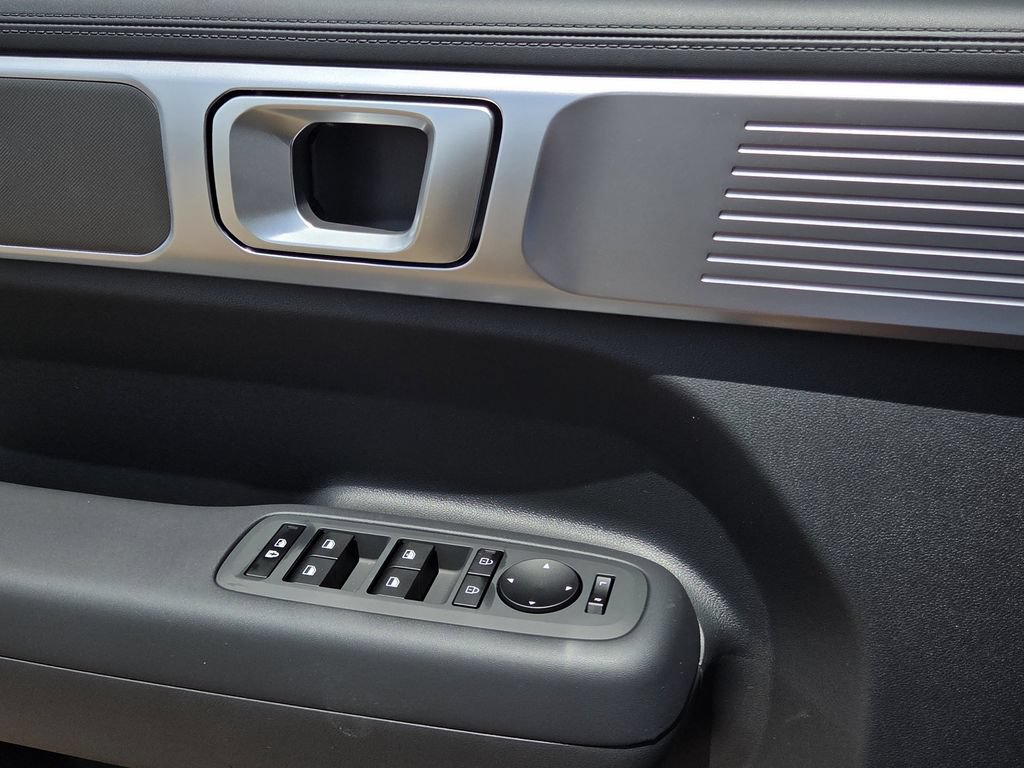 Used 2026 Hyundai Santa Fe SE FWD image 14