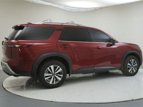 Used 2024 Nissan Pathfinder SL image 7