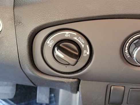Certified 2023 Nissan Frontier SV AWD/4WD image 18