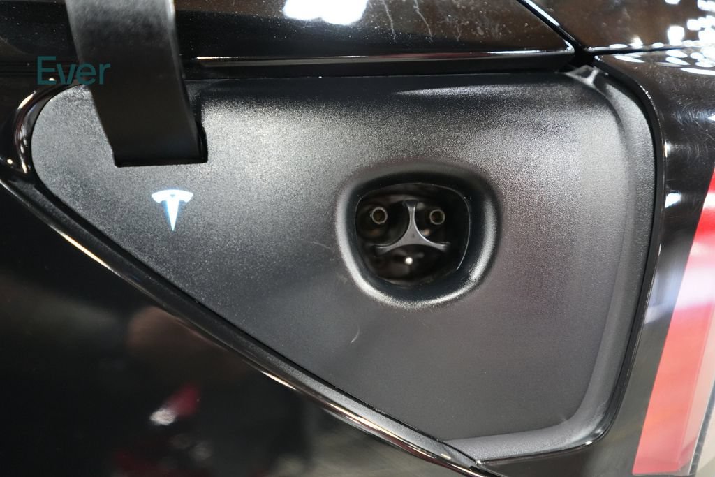 Used 2025 Tesla Model Y Long Range AWD/4WD image 10