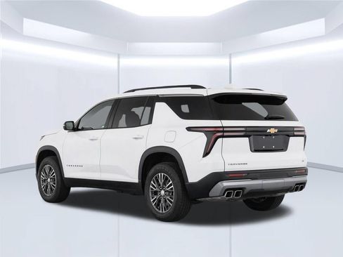 Used 2024 Chevrolet Traverse LT FWD image 5