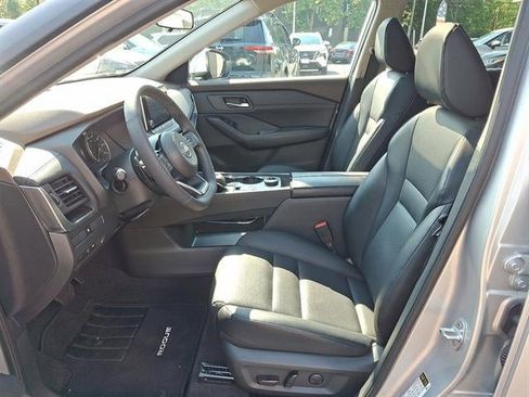 Used 2023 Nissan Rogue SV w/ SV Premium B Package image 14