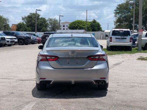 Used 2022 Toyota Camry SE w/ Audio Upgrade Package FWD image 6