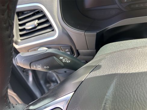 Used 2024 Ford Edge Titanium image 18