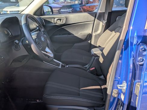 Used 2024 Hyundai Venue SEL image 16