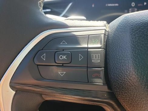 Used 2023 Jeep Grand Cherokee Altitude AWD/4WD image 27
