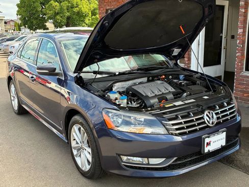 Used 2013 Volkswagen Passat TDI SEL Premium image 9