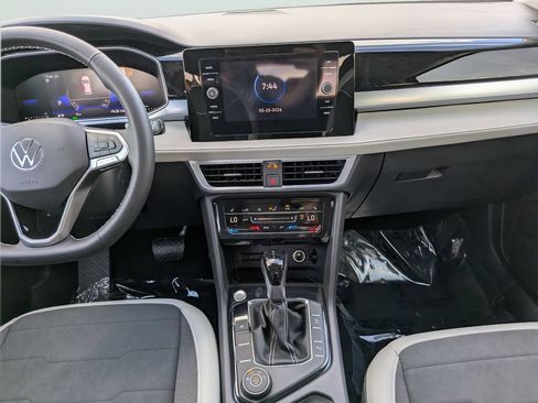 New 2026 Volkswagen Taos SE AWD/4WD image 11