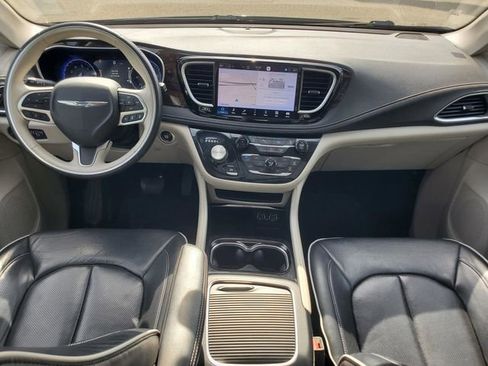 Used 2021 Chrysler Pacifica Limited AWD/4WD image 29
