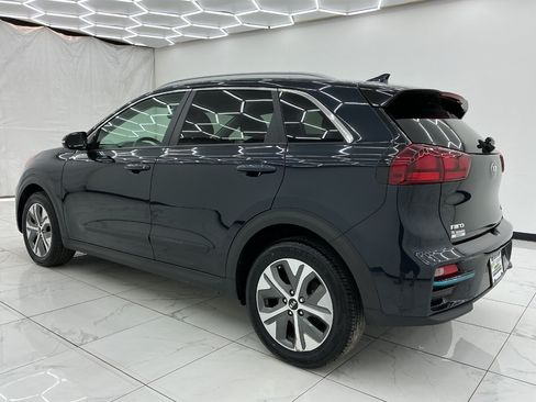 Used 2020 Kia Niro EX w/ Cold Weather Package FWD image 12