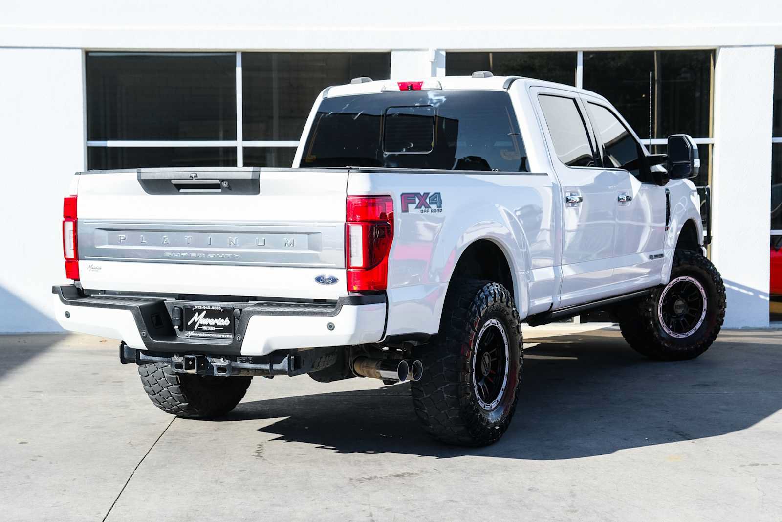 Used 2022 Ford F250 Platinum w/ FX4 Off-Road Package AWD/4WD image 11