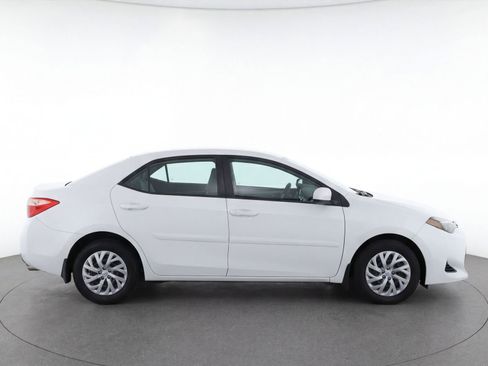 Used 2017 Toyota Corolla LE FWD image 8