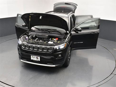 Used 2025 Jeep Compass Limited image 26