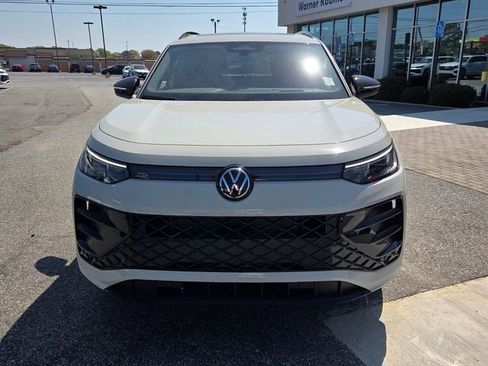 New 2026 Volkswagen Tiguan SE R-Line AWD/4WD image 2