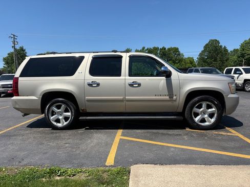 Used 2007 Chevrolet Suburban LTZ w/ LTZ Preferred Equipment Group AWD/4WD image 5