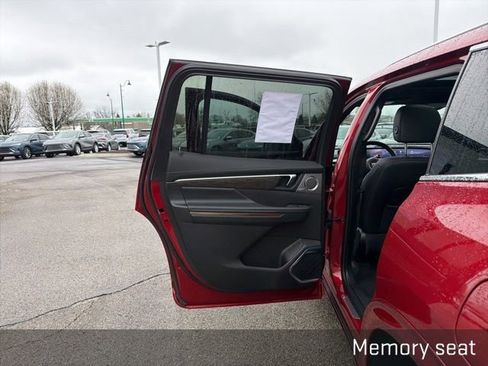 Used 2025 Buick Enclave Avenir image 33