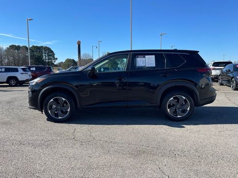 Used 2024 Nissan Rogue SV image 4