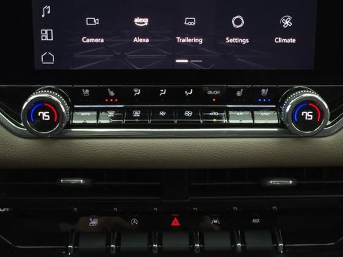 Used 2024 GMC Canyon Denali w/ LPO, Denali Black Edition image 32