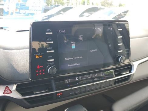 Used 2023 Toyota Sienna XLE image 19