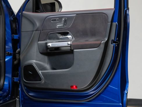 Used 2024 Mercedes-Benz GLB 250 image 41