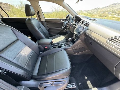 Used 2019 Volkswagen Tiguan SE image 9
