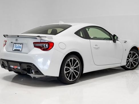 Used 2018 Toyota 86 RWD image 26