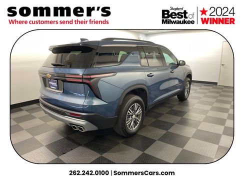 Used 2025 Chevrolet Traverse LT image 5