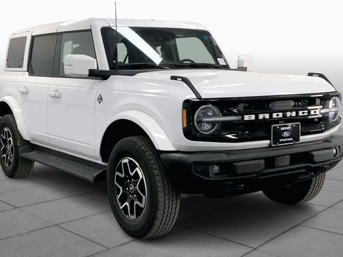 New 2025 Ford Bronco Outer Banks image 2