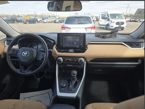 Used 2022 Toyota RAV4 LE image 5