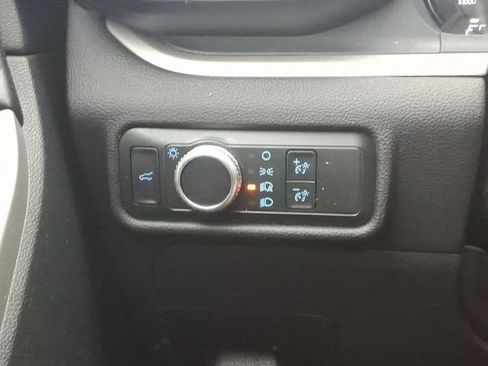 Used 2022 Ford Explorer XLT image 15