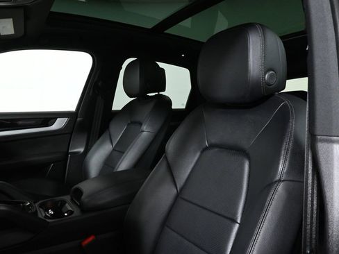 Used 2025 Porsche Cayenne AWD/4WD image 15